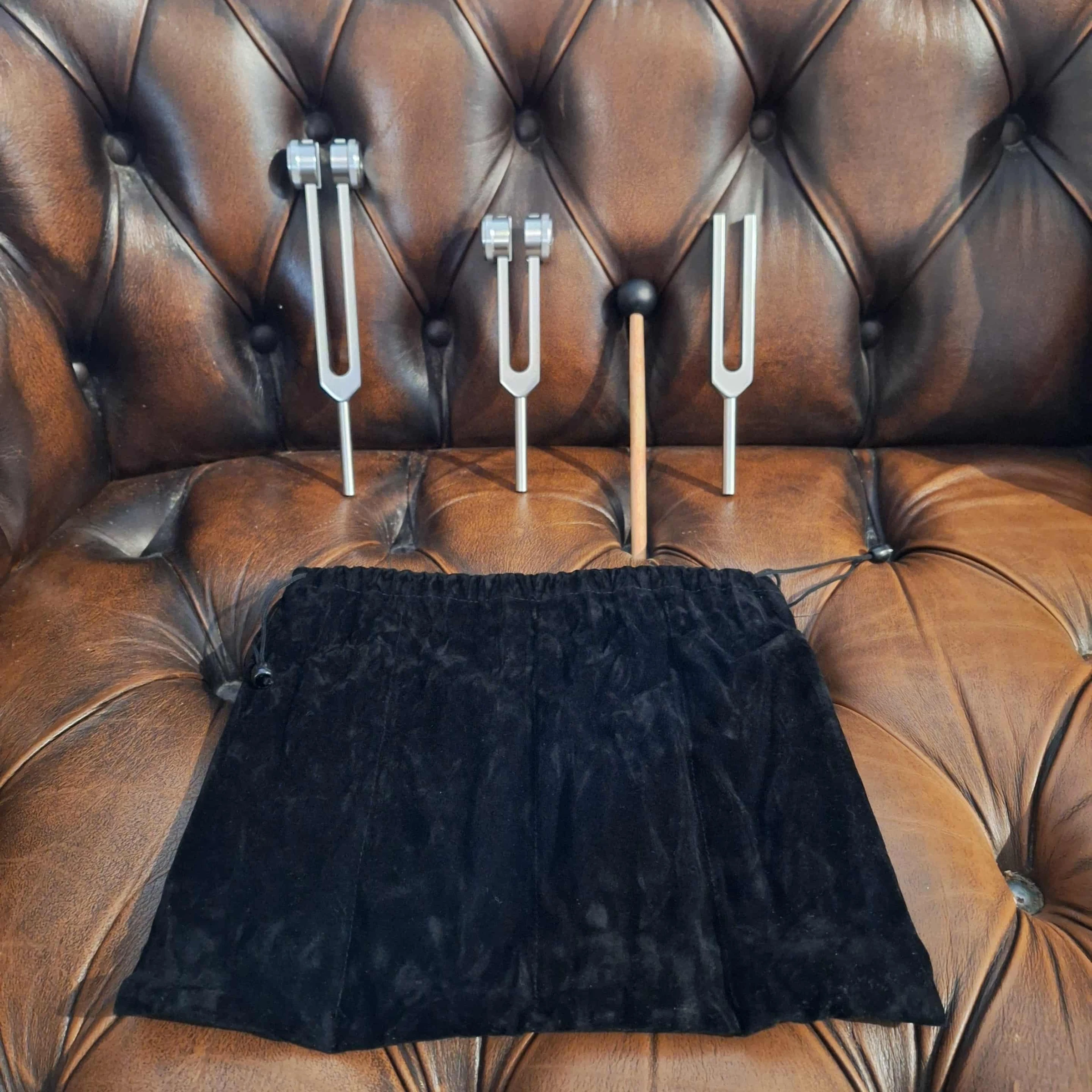Set of 3 aluminum tuning forks + hammer + storage bag 🎵 – photo 2